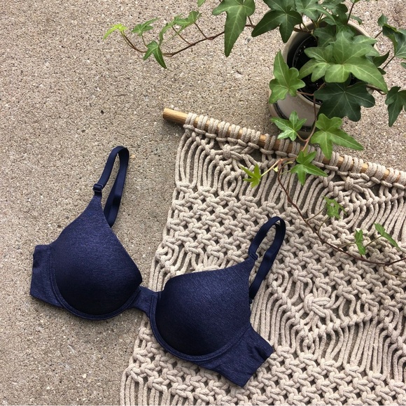 Victoria’s Secret Bra Size 32B - Picture 1 of 5